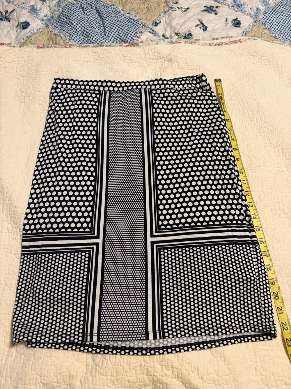 Max Studio Black and White Geometric Polka Dot Pencil Skirt